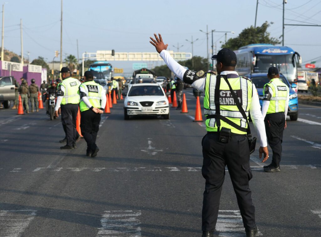 Servicios de transporte bajo aplicaciones sigue sin ley clara: 40 mil conductores operan sin reformas ni control