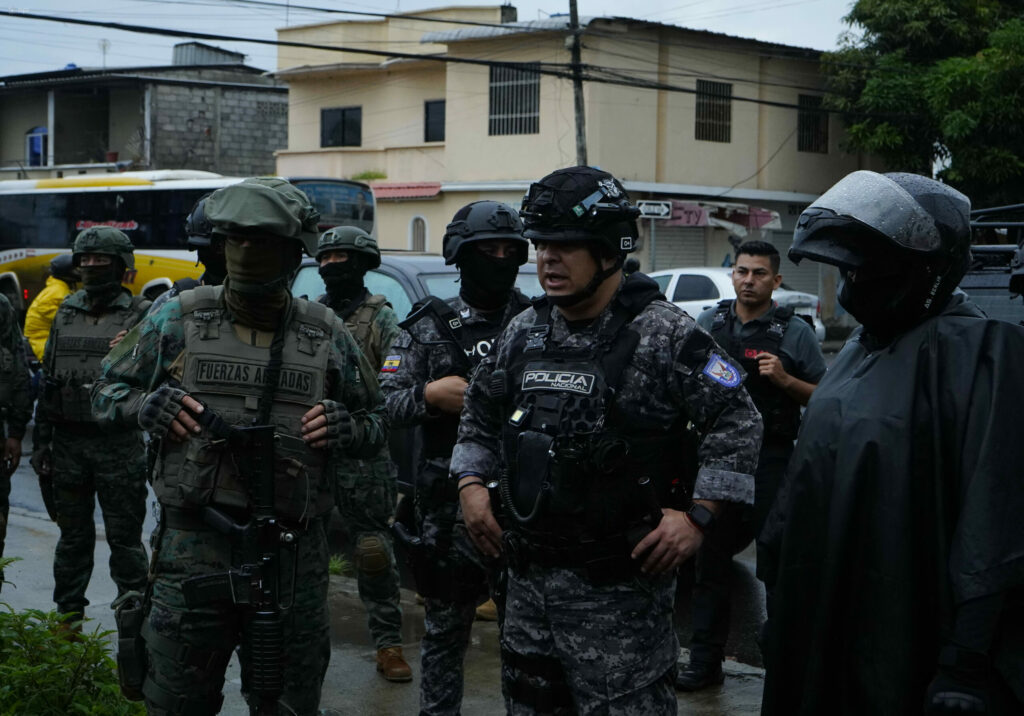 En varios sectores del cantón Durán la Policia Nacional en conjunto con el Grupo de Operaciones Militares de Ambito Interno (GOMAI-DURAN) realizaron el operativo "Tormenta 19". Fotos: César Muñoz/API