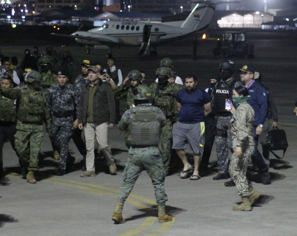 ‘Fito’, líder de Los Choneros, fue arrestado en Manta tras intensa operación policial y militar