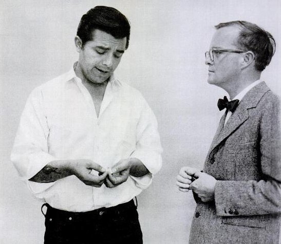 Truman Capote se fotografió con Perry Edward Smith, uno de los asesinos del crimen que inspiró la novela A sangre fría.