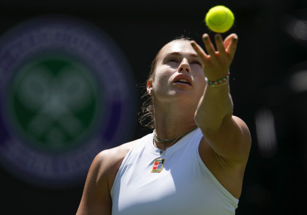 Aryna Sabalenka avanza a segunda ronda de Wimbledon con victoria número 43 del año