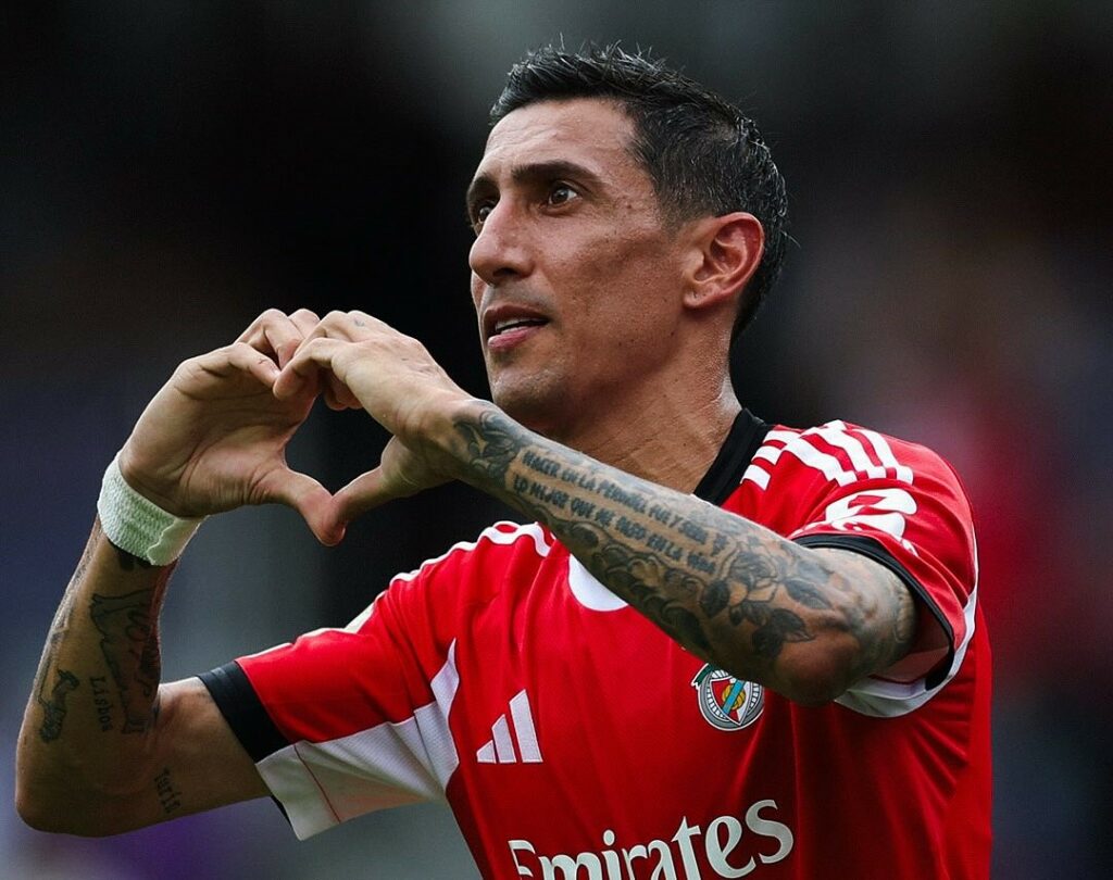 Benfica vence a Auckland City con doblete de Ángel Di María