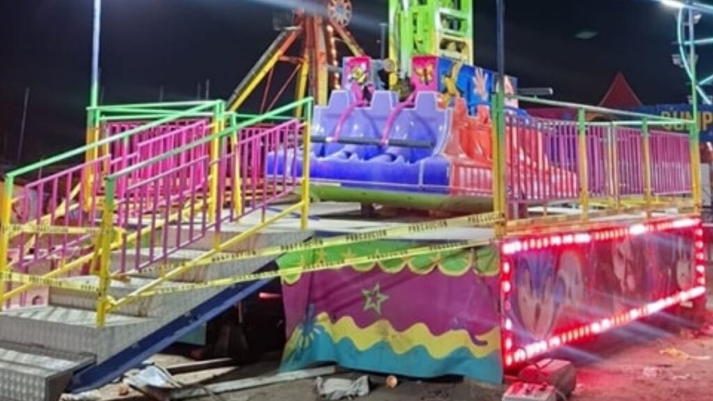 Colapsa juego mecánico “el martillo” durante una feria dejando 2 muertos y 15 heridos en el estado de Nuevo León, México. (Protección Civil y Bomberos El Carmen).