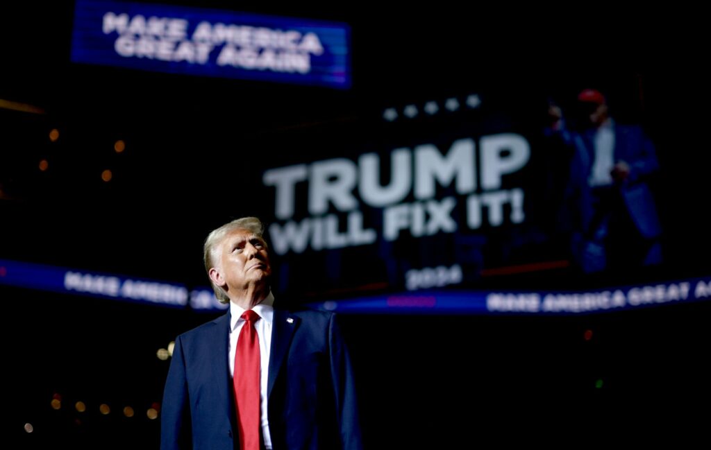 Donald Trump acusa a Elon Musk de volverse loco en disputa pública