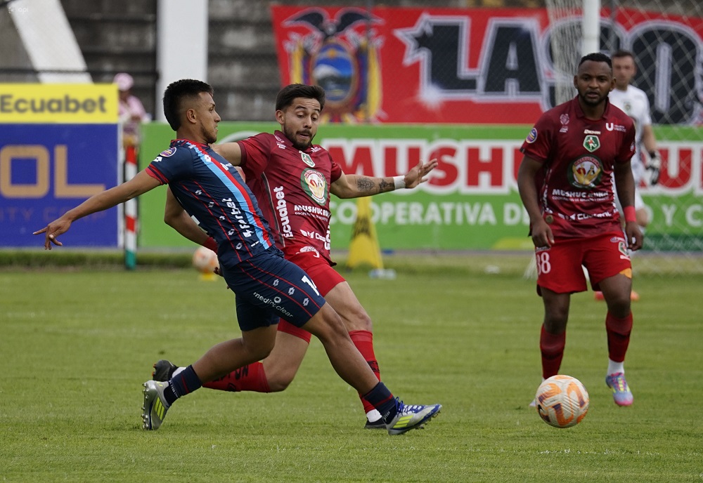 El compromiso se disputó en el estadio Olímpico de Riobamba.