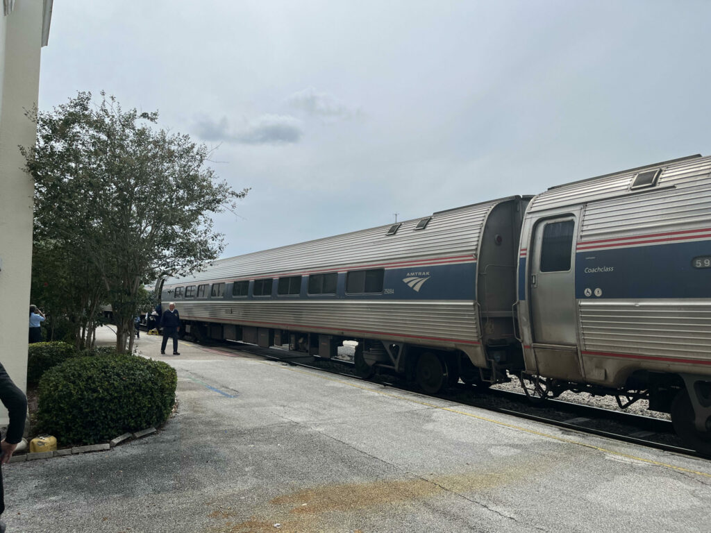 Foto de la estación del tren de la línea ferroviaria Amtrak en Orlando (Florida).