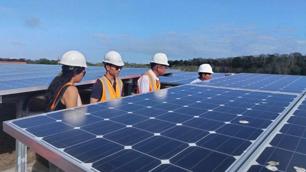 Instituciones firman convenio para impulsar el "Proyecto Cero Combustibles Fósiles en Galápagos". (Empresa Eléctrica Galápagos).