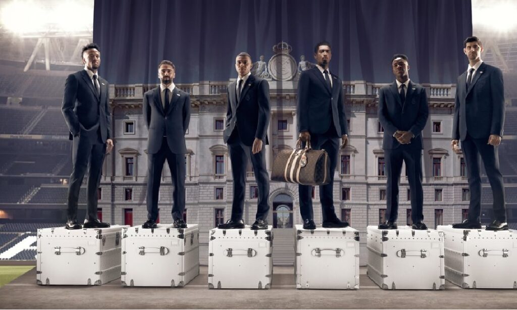 Los jugadores del Real Madrid lucen los trajes de la marca francesa Louis Vuitton.