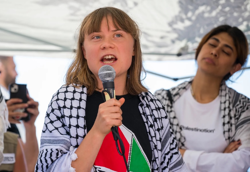 Las autoridades israelíes prohibieron la entrada al país, durante 100 años, a la activista climática sueca Greta Thunberg.