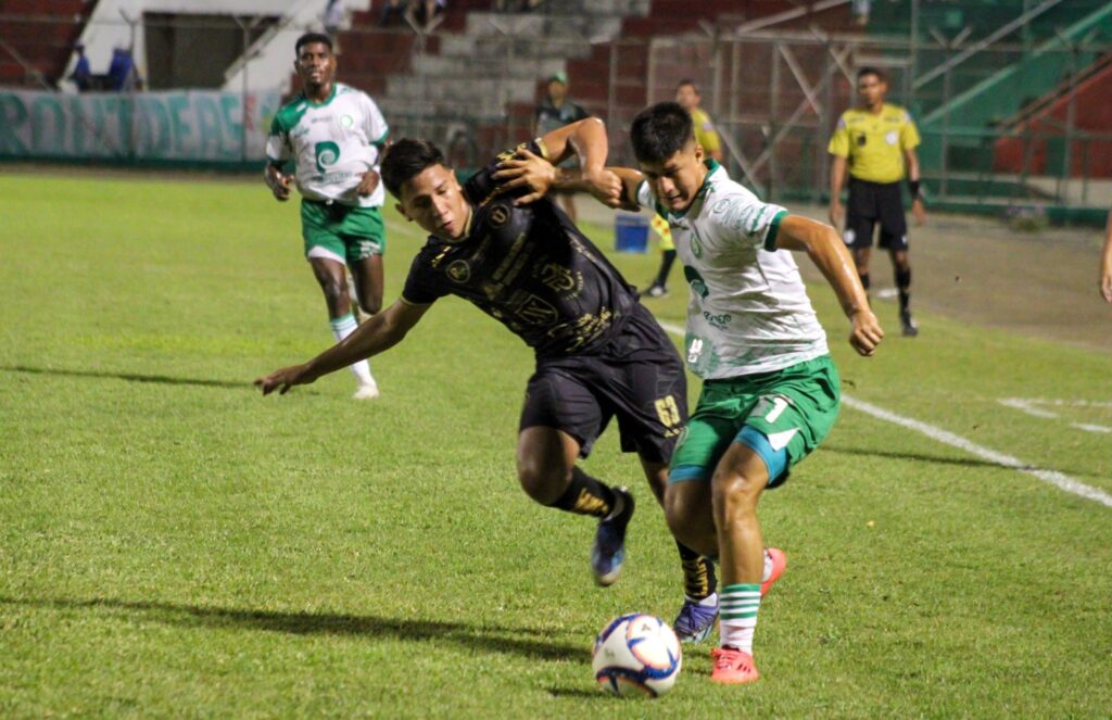 Liga de Portoviejo y LDU El Carmen se disputan el liderato del Grupo A en Manabí