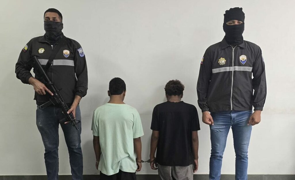 Los dos hermanos adolescentes quedaron a órdenes de las autoridades judiciales especilizadas en menores.