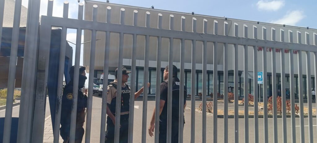Cinco hombres resultaron heridos en un cruce de disparos registrado la tarde del jueves cerca del cementerio de Marbella, en Manta.