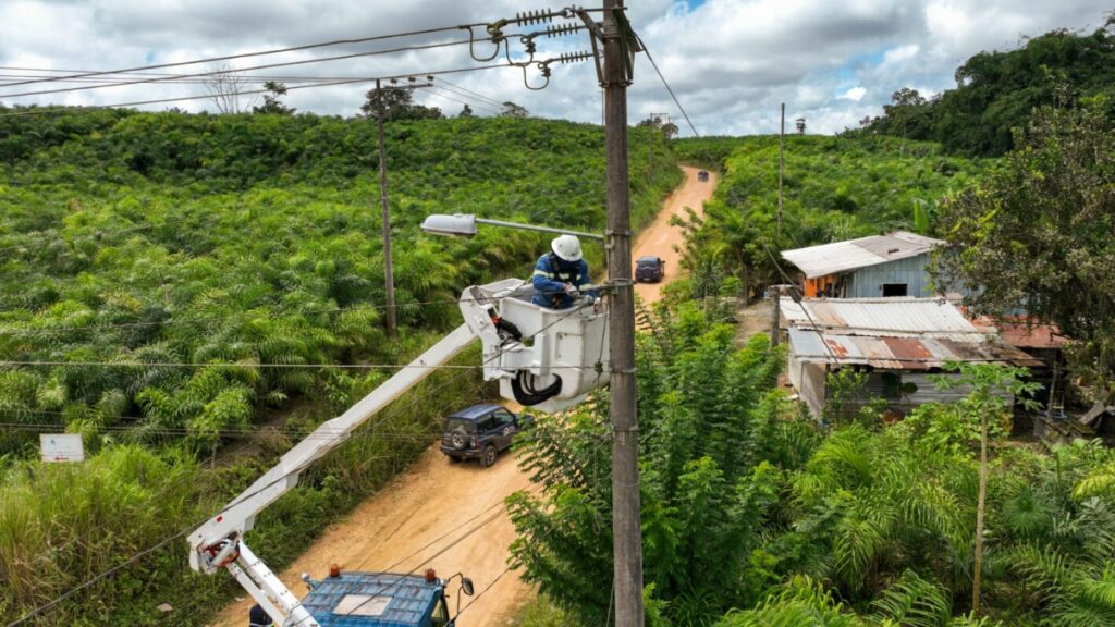 Más de mil personas se benefician con trabajos de mantenimiento eléctrico en la provincia de Pichincha. (Ministerio de Energía y Minas).