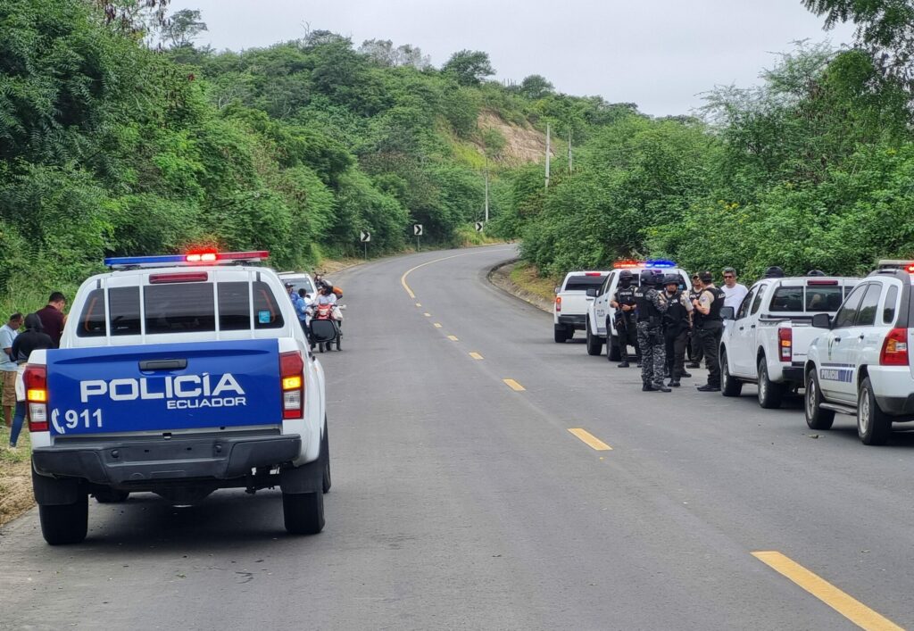 Masacre en zona rural deja cinco víctimas incineradas junto a vehículo.
