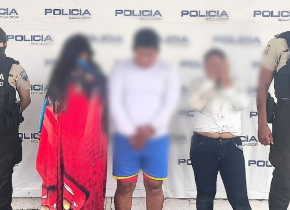Un agente de tránsito asesinado y otro herido de bala dejó un ataque armado dentro de una urbanización privada en Machala, provincia de El Oro.