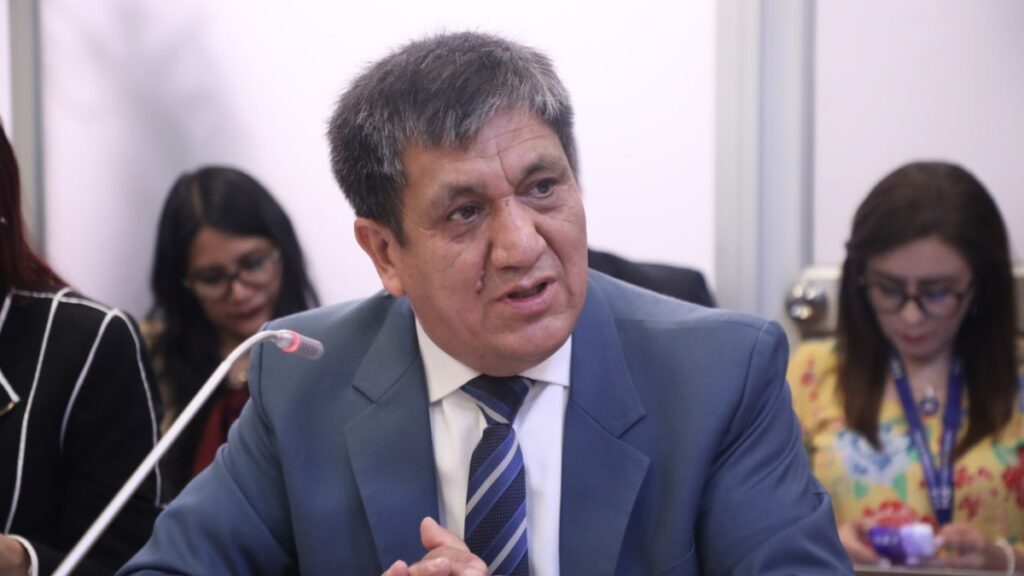 Wilson Toainga, fiscal general, alerta a la Comisión de Fiscalización sobre la falta de garantías para jueces y fiscales ante el crimen organizado. (Asamblea Nacional).