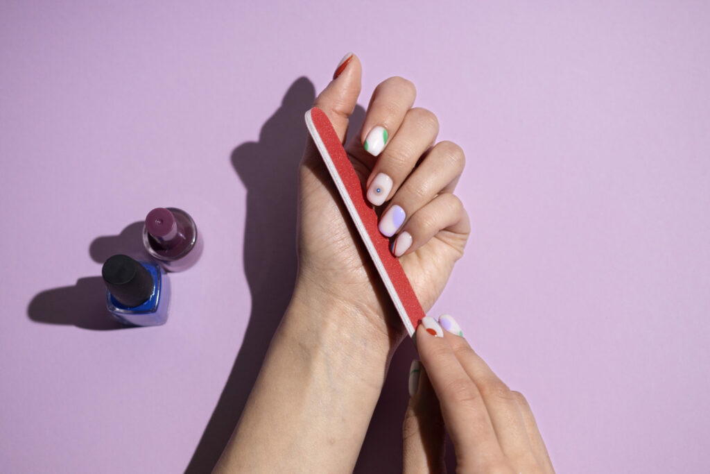 Manicura consciente: cómo arreglarte las uñas beneficia tu bienestar emocional