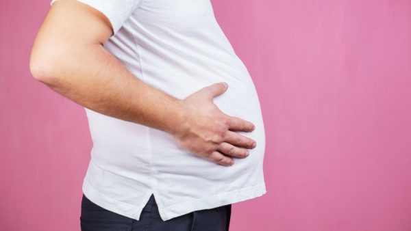 ¿Casado y con barriga? Lo que dice la ciencia sobre este fenómeno común