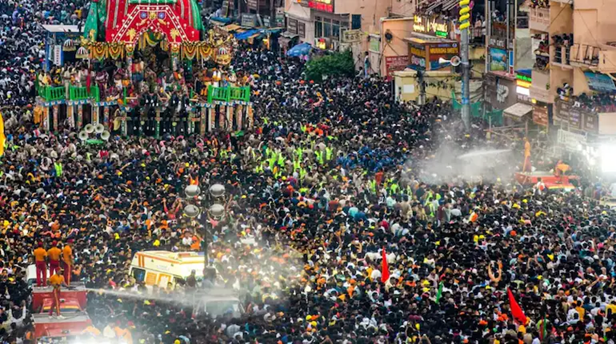 India: estampida humana durante ceremonia en templo de Puri deja víctimas fatales