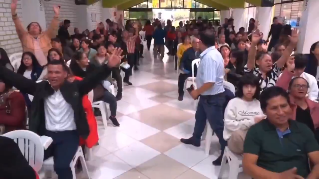 Sismo de magnitud 6.1 sorprende a fieles durante culto en iglesia evangélica en Perú