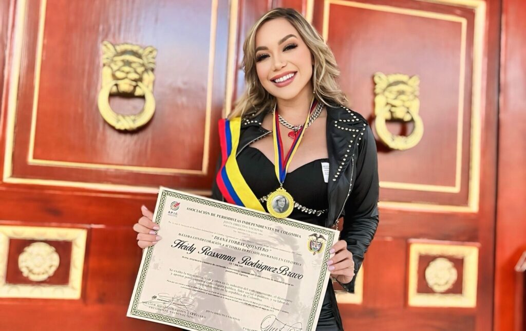 Rossanna brilla en Colombia: Artista ecuatoriana fue condecorada con el prestigioso premio Diana Turbay
