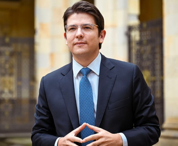 Le dispararon por la espalda: atacan a Miguel Uribe Turbay en pleno evento político