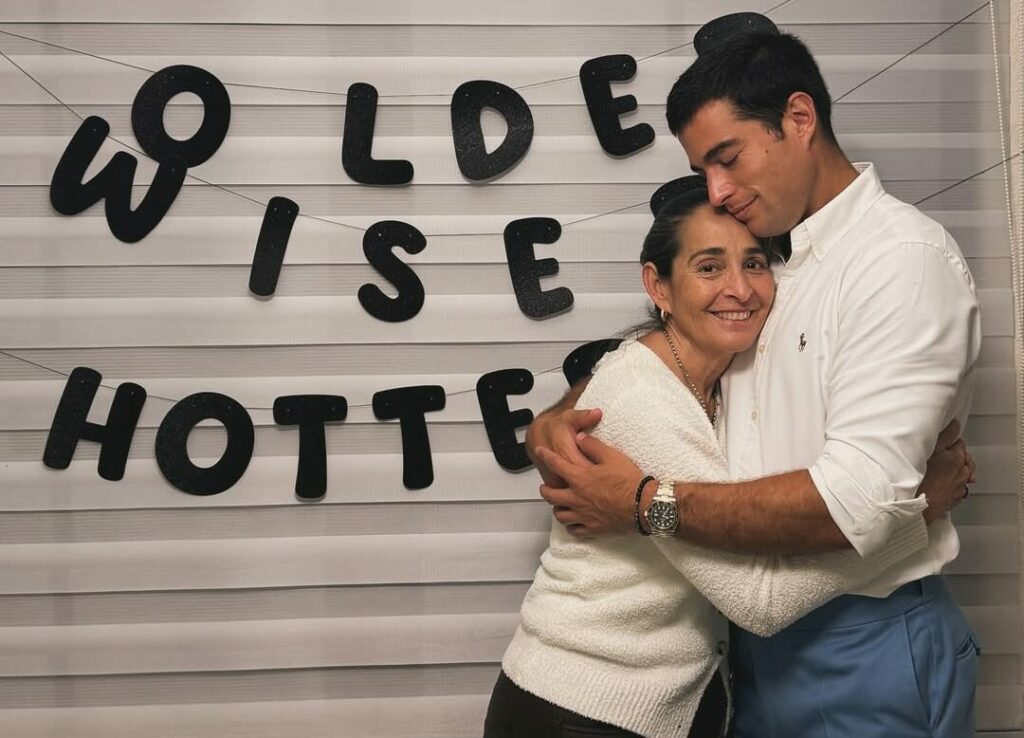 El mayor papel de Danilo Carrera: renunciar a todo por salvar a su madre del cáncer