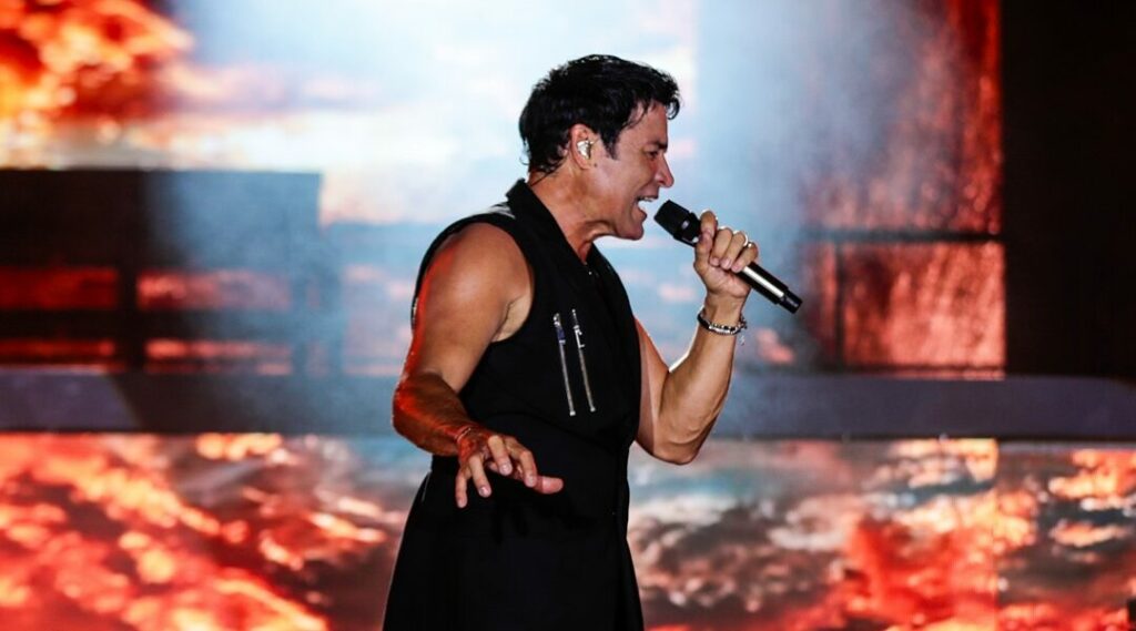 "Bailemos otra vez": Chayanne llega este mes con su tour más esperado a Quito