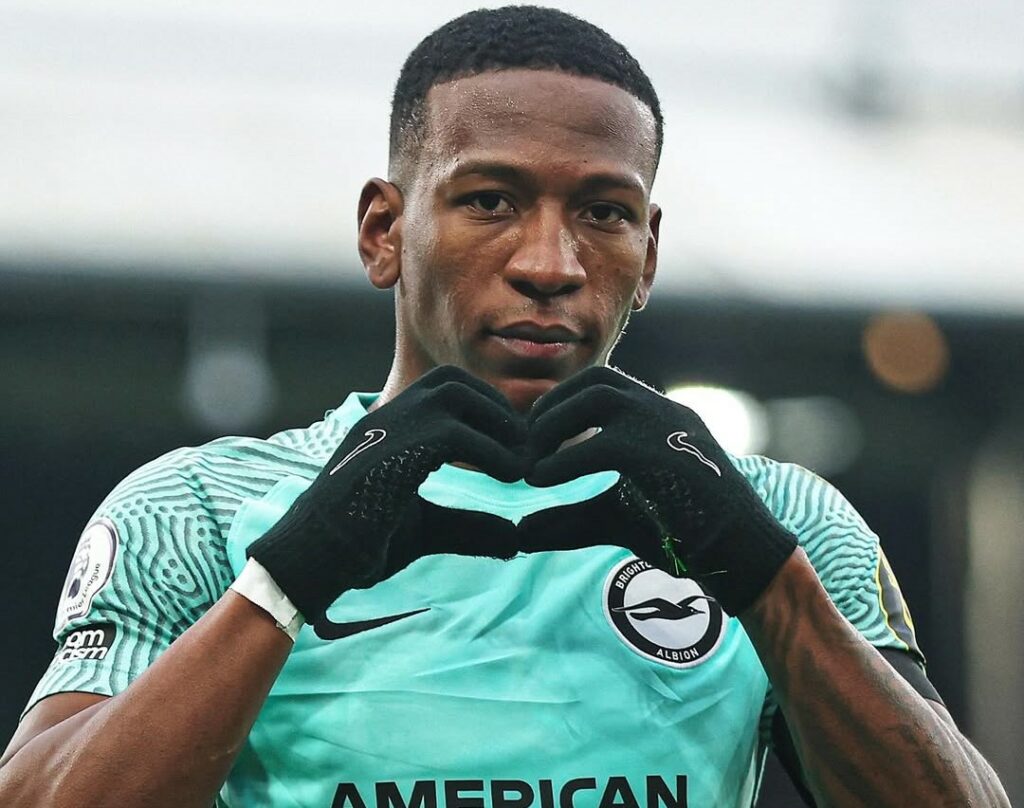 AC Milan inicia contactos con Brighton por el fichaje de Pervis Estupiñán