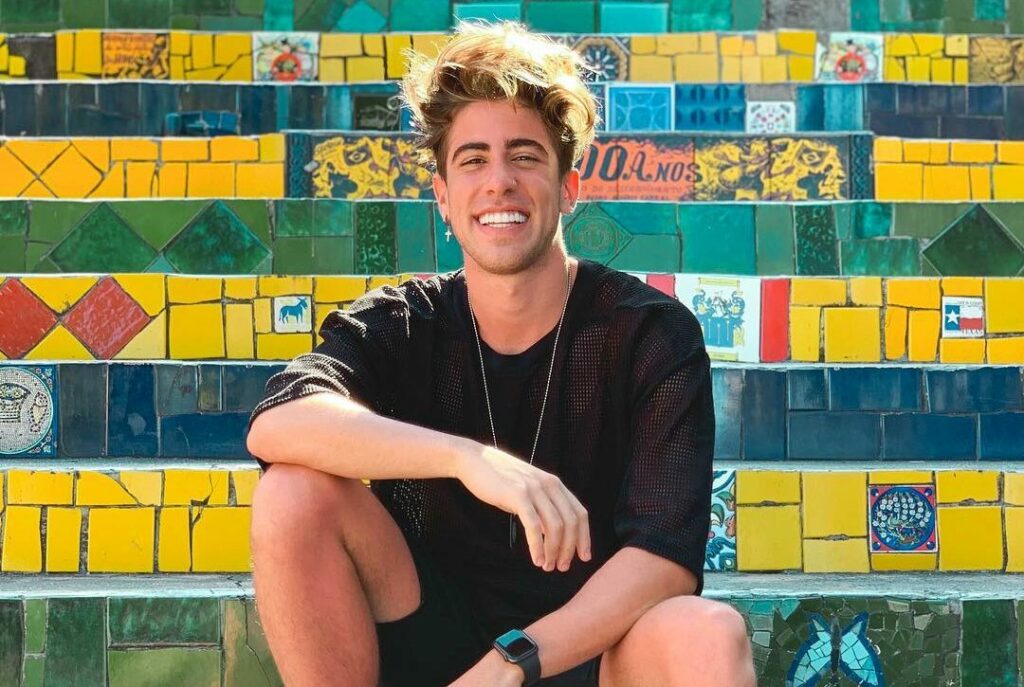 Alejo Igoa se convierte en el youtuber más grande de habla hispana con más de 72 millones de suscriptores