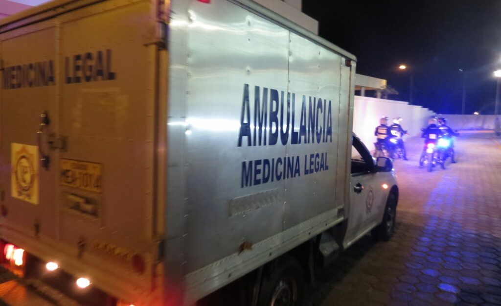 El reo fue trasladado al centro forense de Manta.