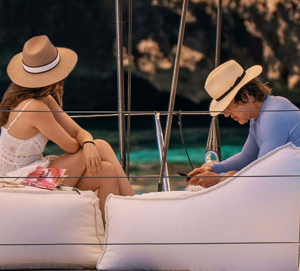Ana de Armas y Tom Cruise sorprenden con romántico paseo en velero en Menorca, España