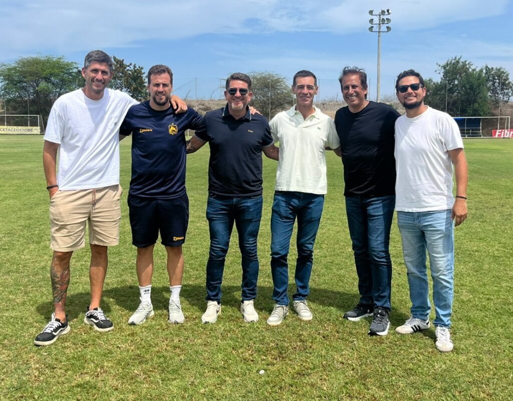 Ariel Graziani, exfutbolista argentino-ecuatoriano, anunció este viernes su renuncia a la presidencia del Delfín SC, club de fútbol de Manta.