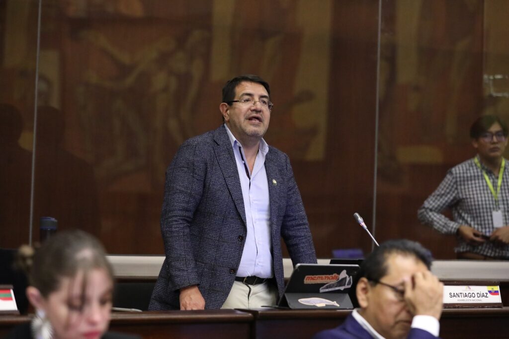 Asambleísta Santiago Díaz pierde derechos parlamentarios por presunta violación a menor