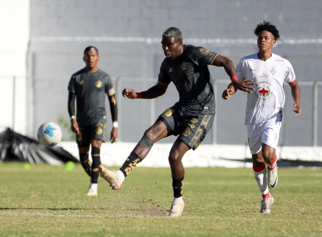 Aucas avanza a octavos de Copa Ecuador tras vencer en penales a Ecuagenera