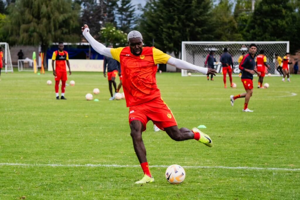 Aucas desmiente negociaciones por Michael Carcelén al fútbol argentino