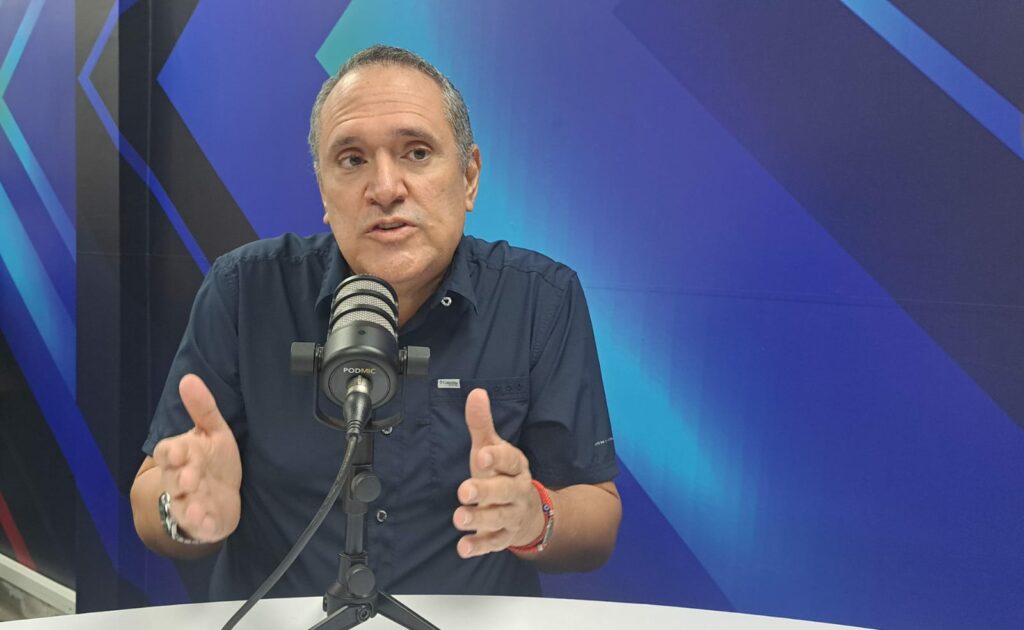 Bruno Poggi Falta presión de los autoridades locales para la concesión del aeropuerto de Manta