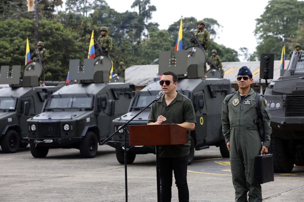 Daniel Noboa entregó 35 vehículos blindados para fortalecer lucha contra el crimen organizado en Los Ríos