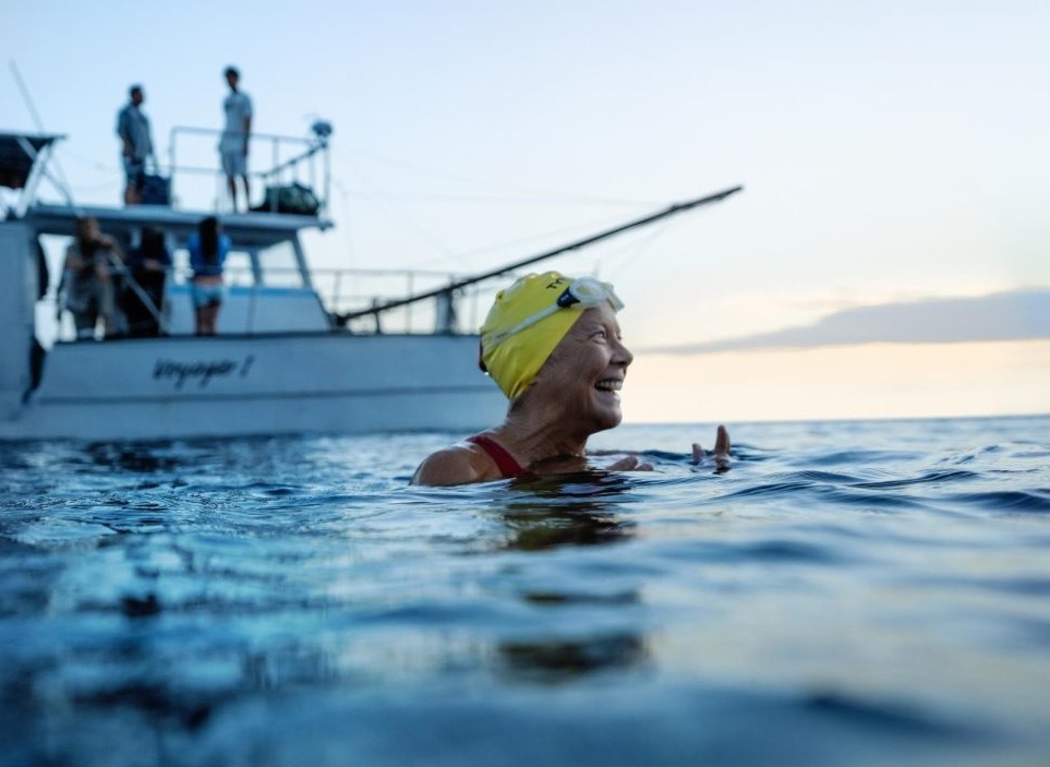 Diana Nyad, nadadora estadounidense de larga distancia, completó en 2013 a los 64 años un histórico nado de 180 km desde La Habana,