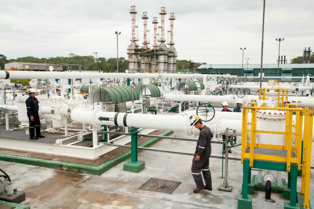 Ecuador OCP suspendió bombeo de crudo por erosión peligrosa