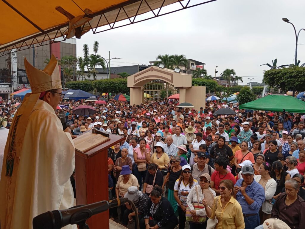 El Carmen celebra la tradicional procesión de la Virgen del Carmen con gran afluencia de devotos