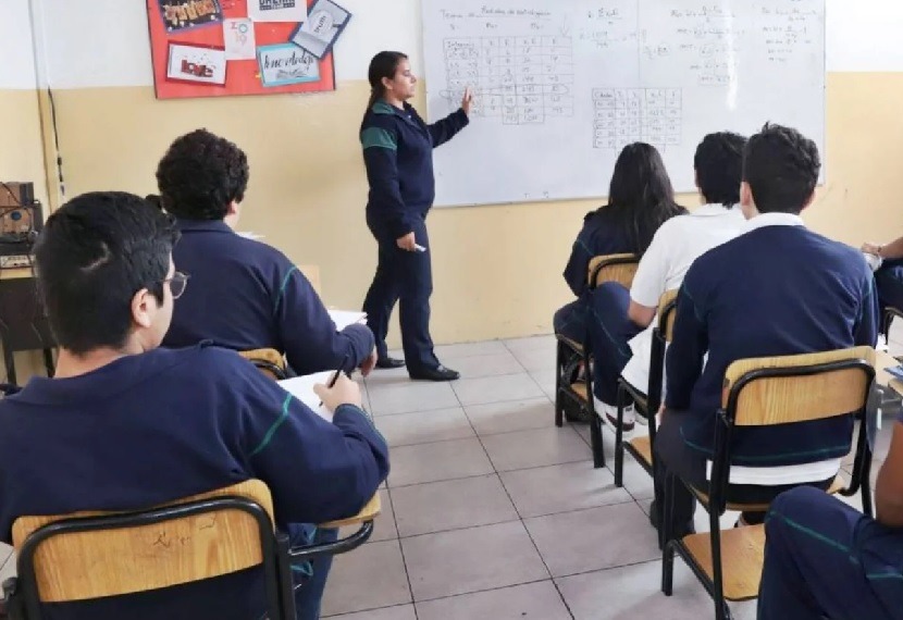 El Ministerio de Educación anunció la suspensión de clases presenciales en varios distritos educativos de la costa.