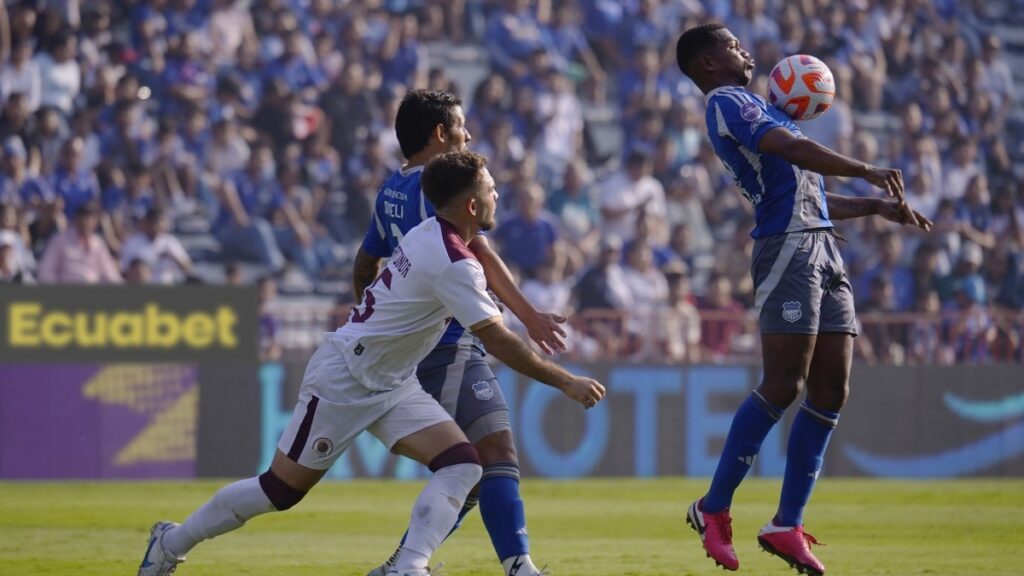 Emelec vence 2-0 a Vino tinto en la fecha 19 de la LigaPro, el segundo gol llegó a los pocos segundos de finalizar el encuentro. (API).