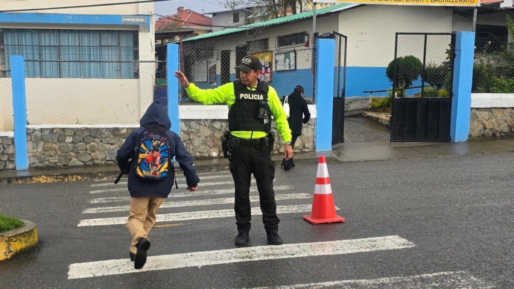 Esto dice la ministra de Educación Alegría Crespo sobre la presencia de agentes de la Policía en las instituciones educativas . (Policía Nacional).