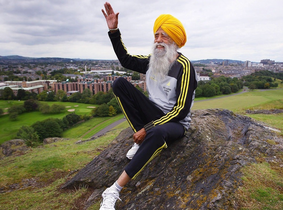 Fauja Singh, reconocido como el corredor de maratones más longevo del mundo, falleció a los 114 años tras ser atropellado por un vehículo.