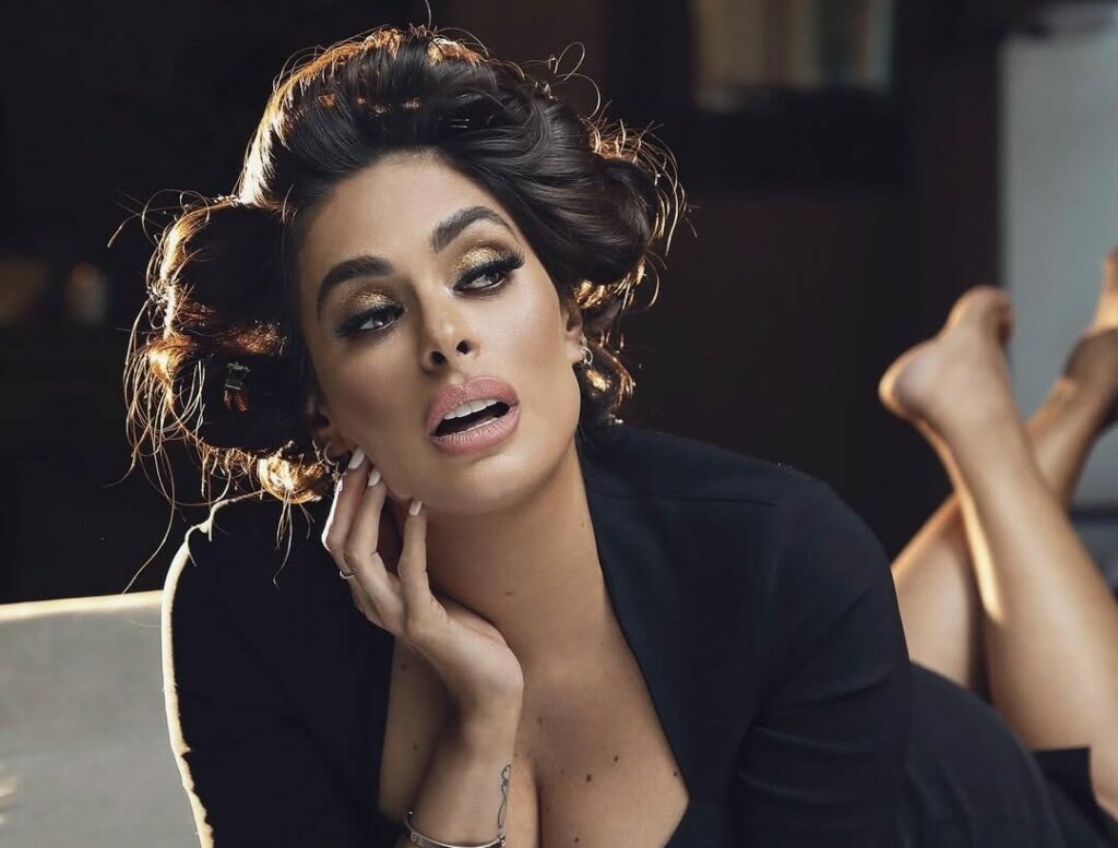 Galilea Montijo lleva un moñito rojo para alejar las malas energías