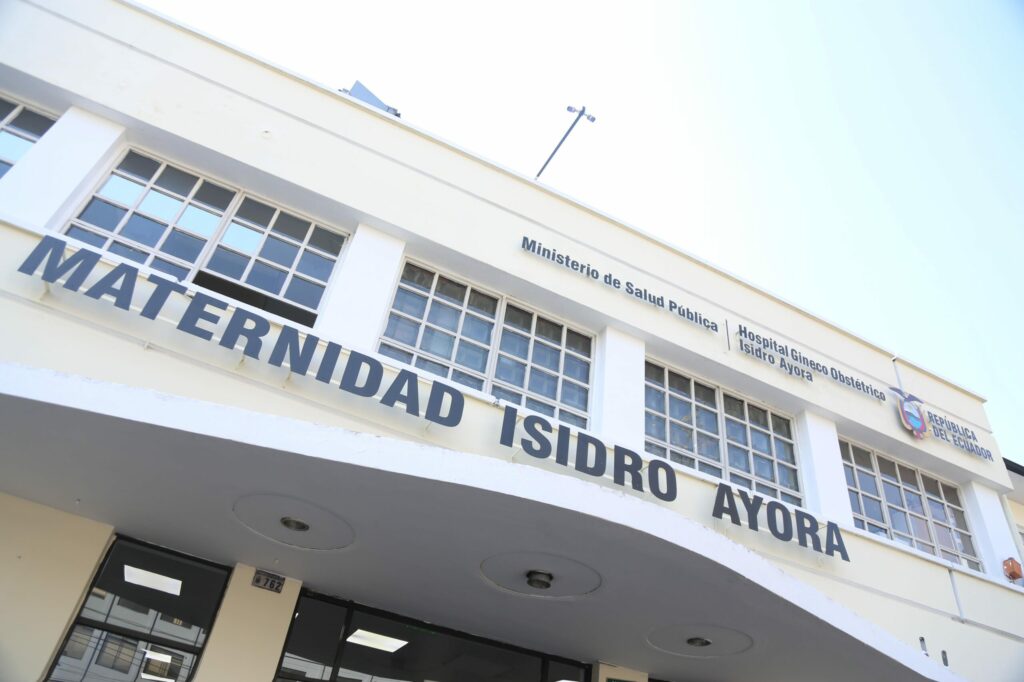 Gobierno de Ecuador despide médicos en hospital materno; Federación Médica Ecuatoriana anunció que emprenderá acciones legales