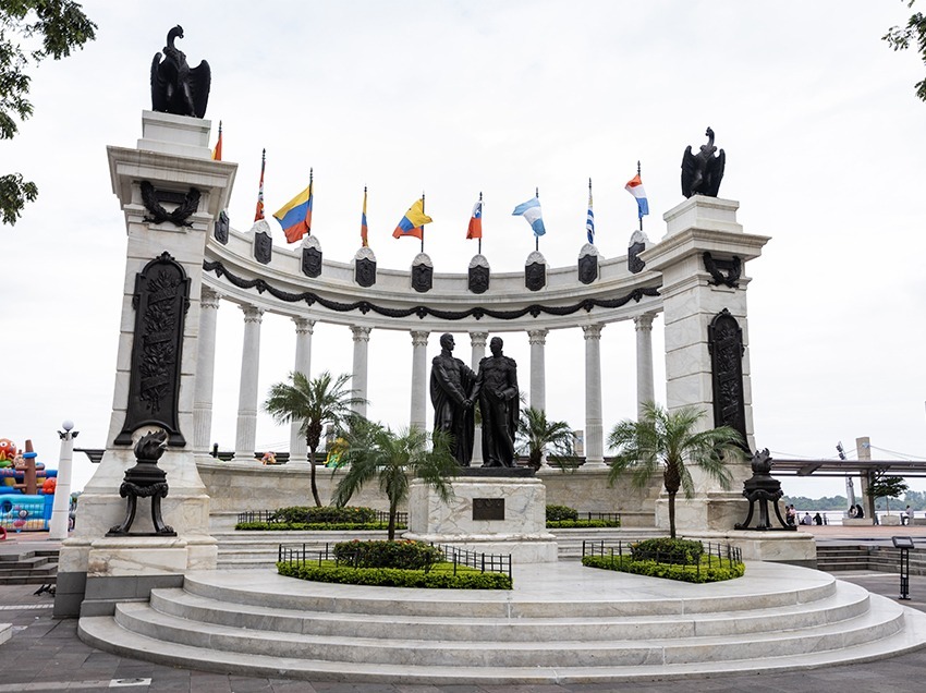 Cada 26 de julio, Guayaquil recuerda el encuentro entre Bolívar y San Martín, hecho clave de la independencia.