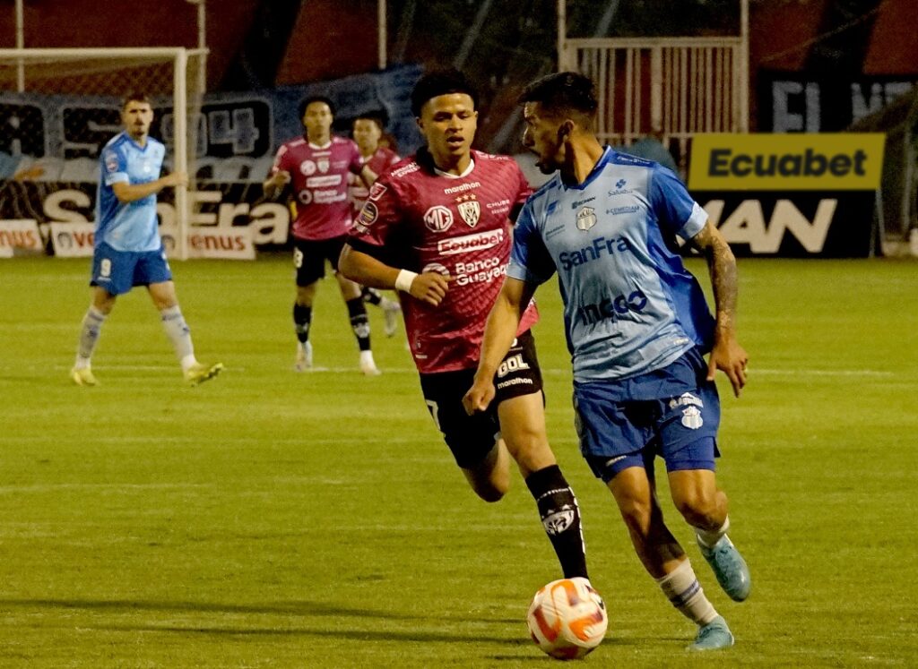 Independiente del Valle afianzó su liderato en la Liga Ecuabet al vencer 2-1 a Macará este viernes en el estadio Bellavista de Ambato.