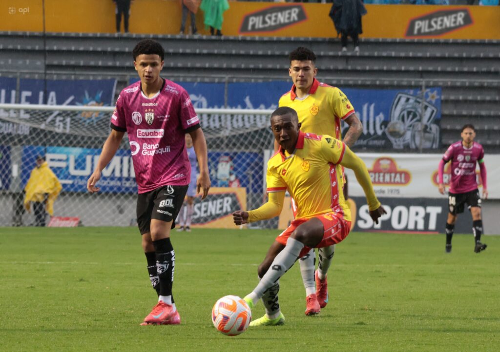 Independiente del Valle y Aucas se enfrentan este viernes con altas de bajas